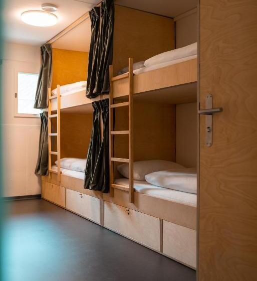 스탠다드 4인용 룸 공용 욕실, Bogentrakt