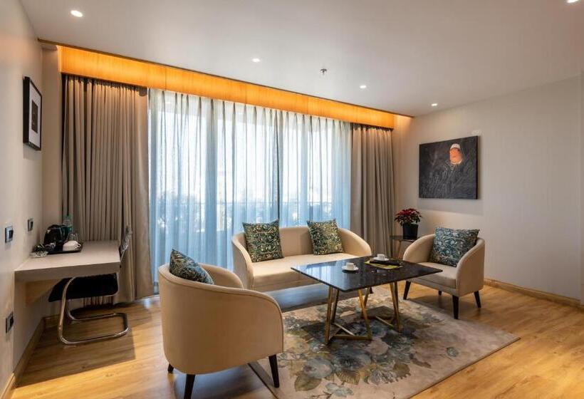 スイート, Jalsa Retreat