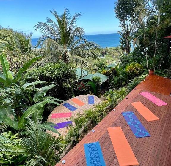 اتاق لوکس با بالکن, The Chorotega Arte Y Sol