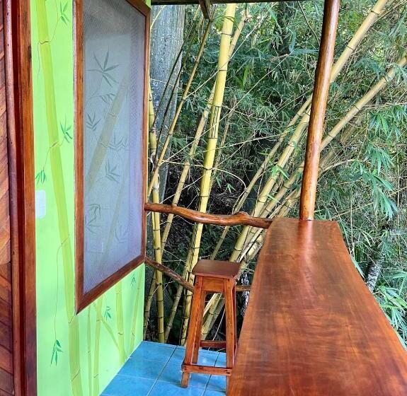 اتاق لوکس با بالکن, The Chorotega Arte Y Sol