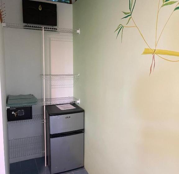 اتاق لوکس با بالکن, The Chorotega Arte Y Sol