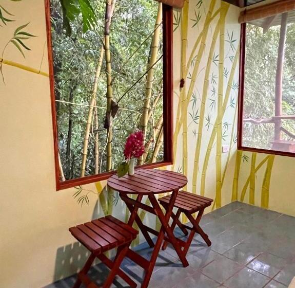 اتاق لوکس با بالکن, The Chorotega Arte Y Sol