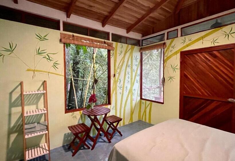 اتاق لوکس با بالکن, The Chorotega Arte Y Sol