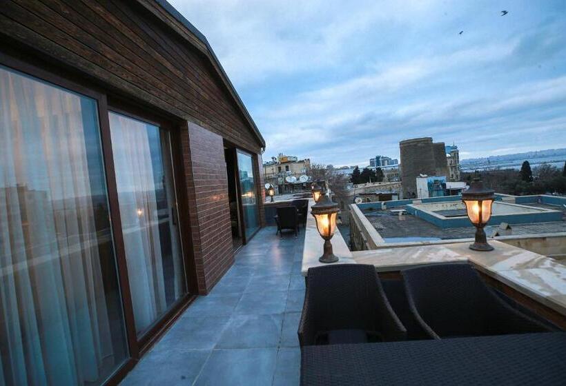 سوئیت با بالکن, West Inn Hotel Baku