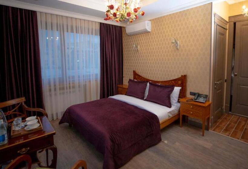 سوئیت با بالکن, West Inn Hotel Baku