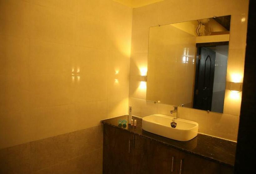 اتاق استاندارد چهارنفره با چشمانداز باغ, Ashoka Lawns And Resort