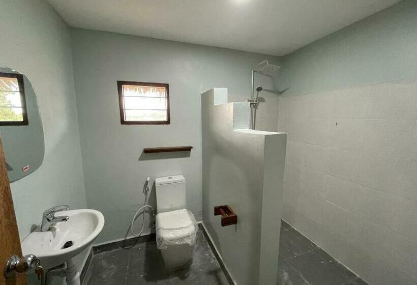 이코노미 룸, Kwa Mzushi Garden