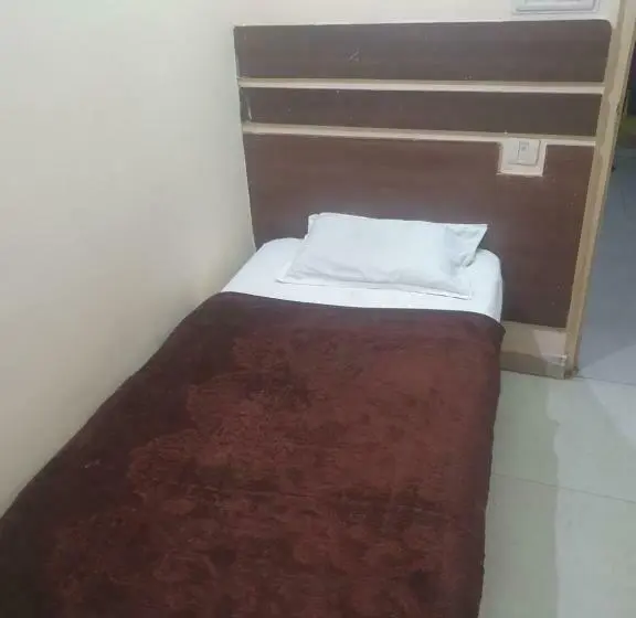 Chambre Economy Individuelle, Anmol