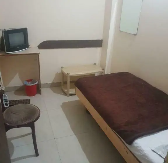 Chambre Economy Individuelle, Anmol