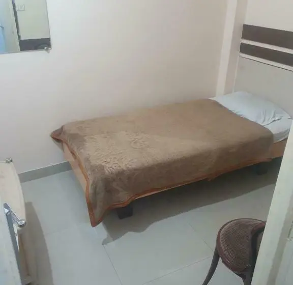 Chambre Economy Individuelle, Anmol