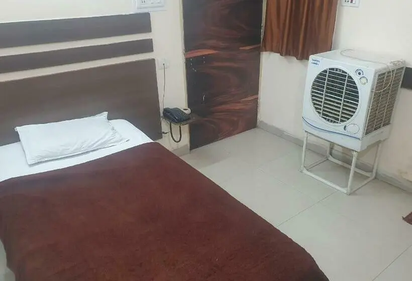 Chambre Standard Individuelle, Anmol