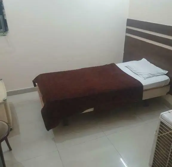 Chambre Standard Individuelle, Anmol