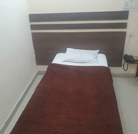 Chambre Standard Individuelle, Anmol