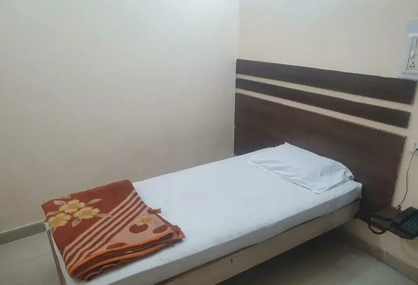 Chambre Standard Individuelle, Anmol