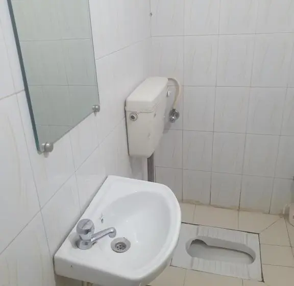Chambre Supérieure Individuelle, Anmol