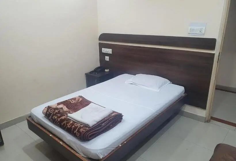 Studio Deluxe, Anmol