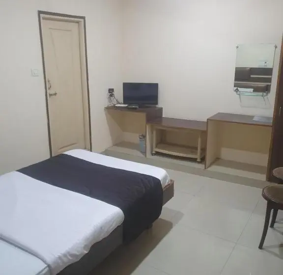 Studio Deluxe, Anmol