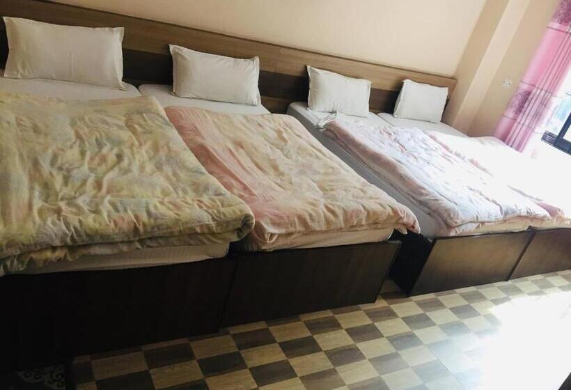 اتاق استاندارد چهار تخته, Rajdhani Visit