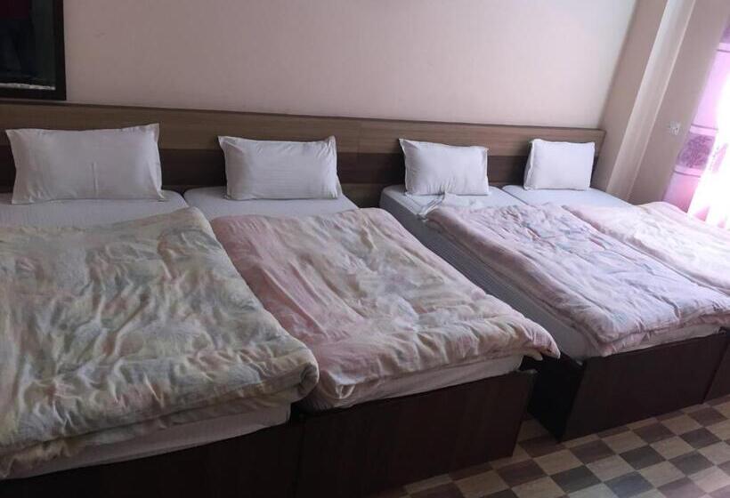 اتاق استاندارد چهار تخته, Rajdhani Visit