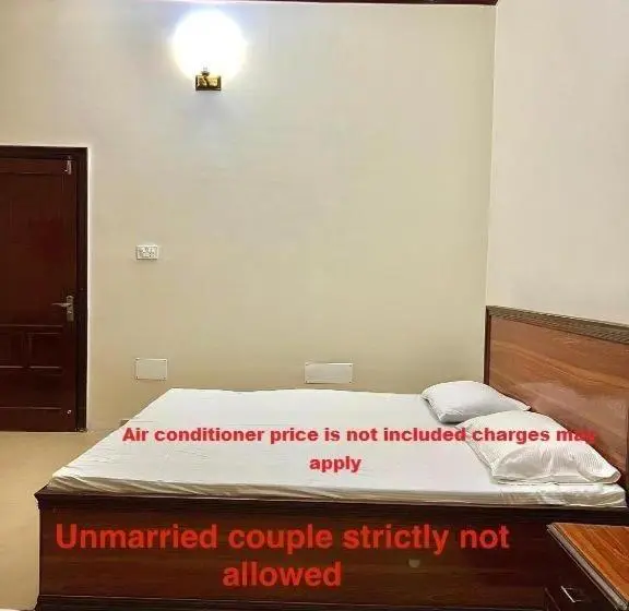 اتاق لوکس, Babar House
