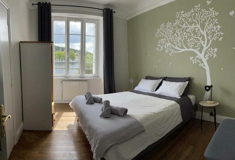 غرفة قياسية مطلّة علي البحيرة, The Place To B & B