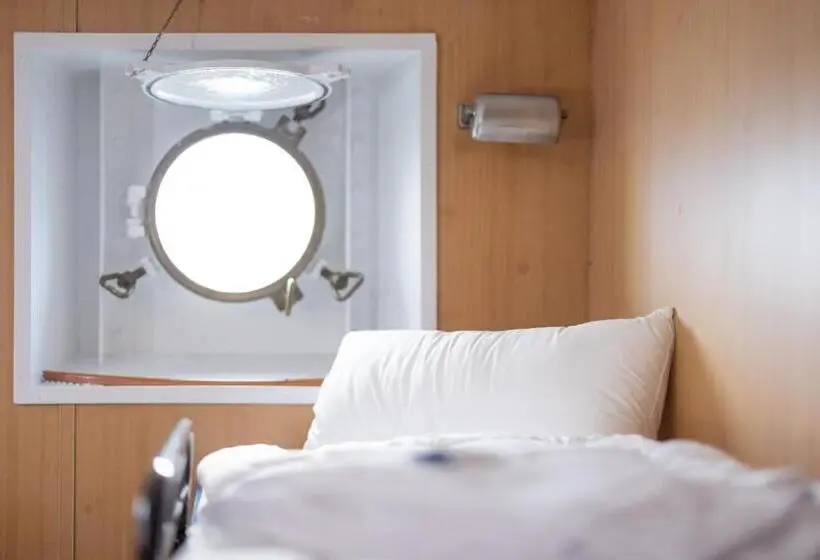 バスルーム共同エコノミー4人部屋, Arcona übernachten Auf Dem Wasser Direkt Am Bontekai