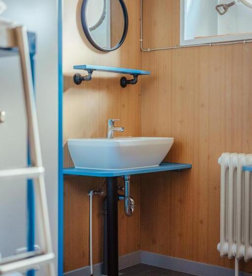 غرفة رباعية اقتصادية مع حمام مشترك, Arcona   übernachten Auf Dem Wasser   Direkt Am Bontekai