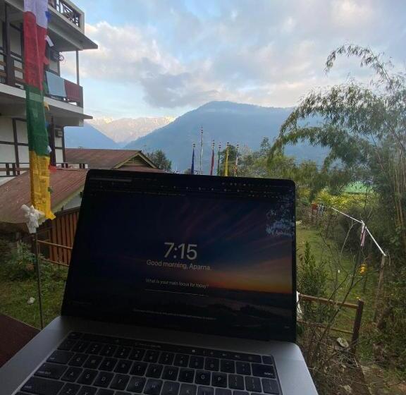 اتاق استاندارد با چشم‌انداز کوهستان, Odyssey Stays Darap 2.0