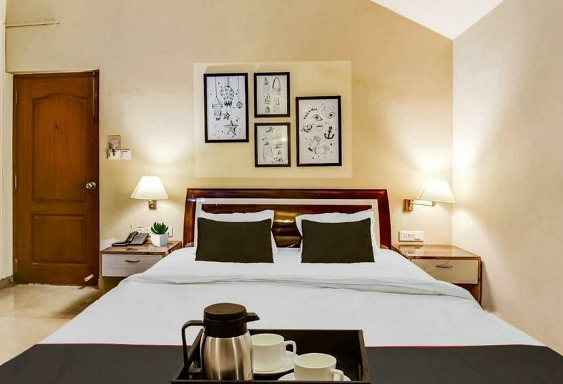 חדר קלאסי לשלושה, Collection O 703318  Sangia