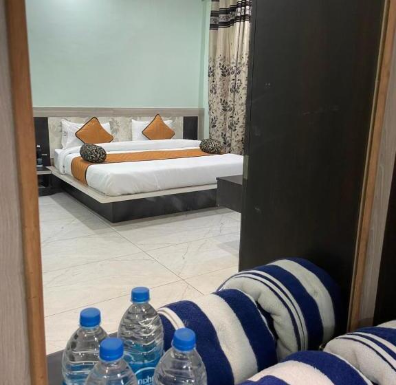 חדר משפחתי דלוקס, Teertham