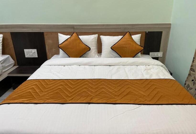 חדר משפחתי דלוקס, Teertham