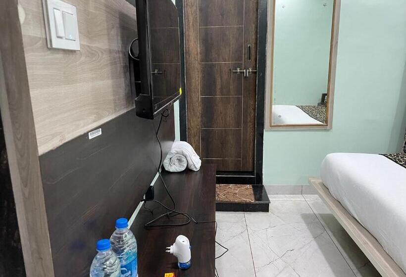 חדר דלוקס, Teertham