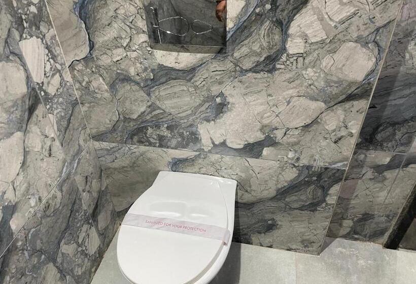 חדר דלוקס, Teertham