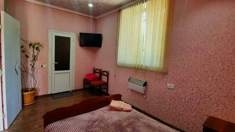 اتاق خانوادگی, G&s Guest House