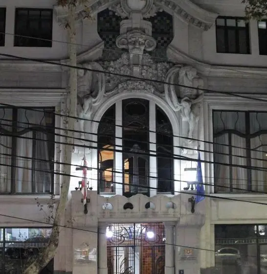 اتاق اکونومی, Lucky Hostel