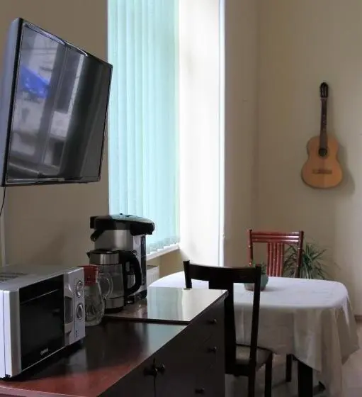 اتاق اکونومی, Lucky Hostel