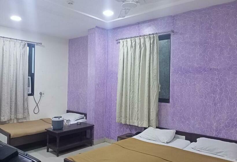 デラックストリプルルーム, Samrat