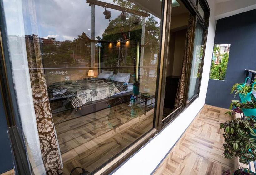 اتاق استاندارد با تخت بزرگ, East Land Bed & Breakfast