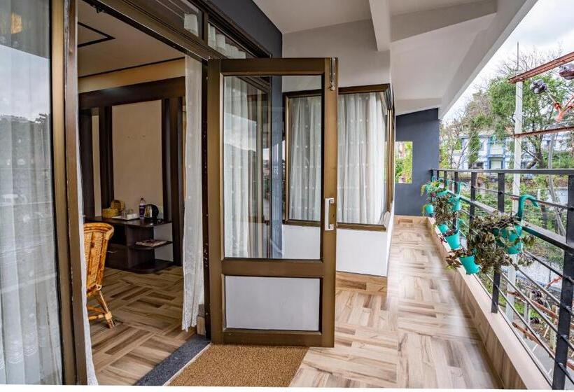 اتاق استاندارد با تخت بزرگ, East Land Bed & Breakfast