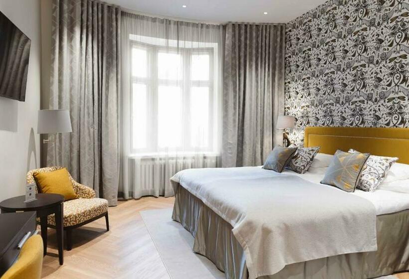 Habitació Superior, Bastian