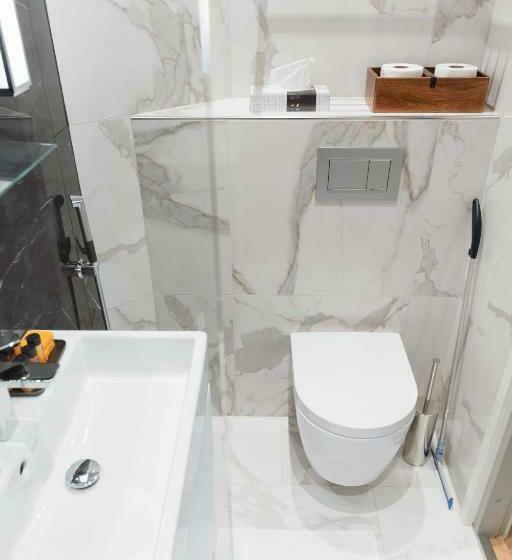 Habitació Superior, Bastian