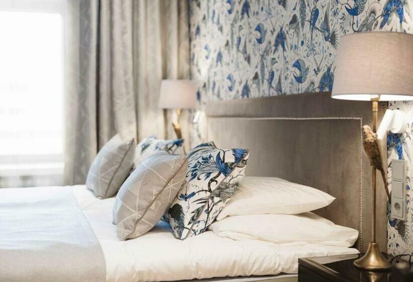 Habitació Superior, Bastian