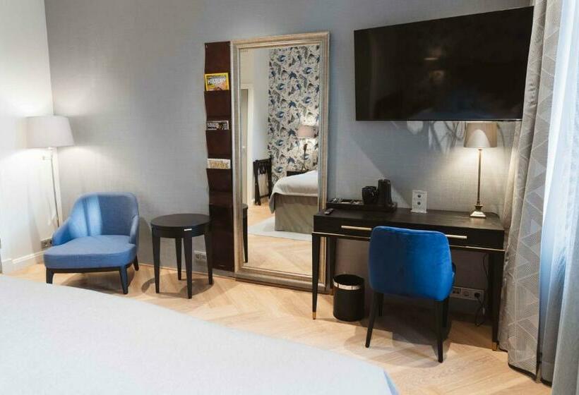 Habitació Superior, Bastian