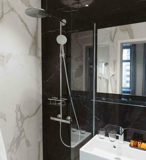 Habitació Superior, Bastian