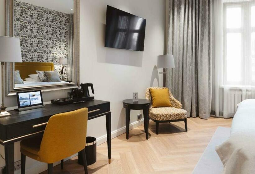 Habitació Superior, Bastian