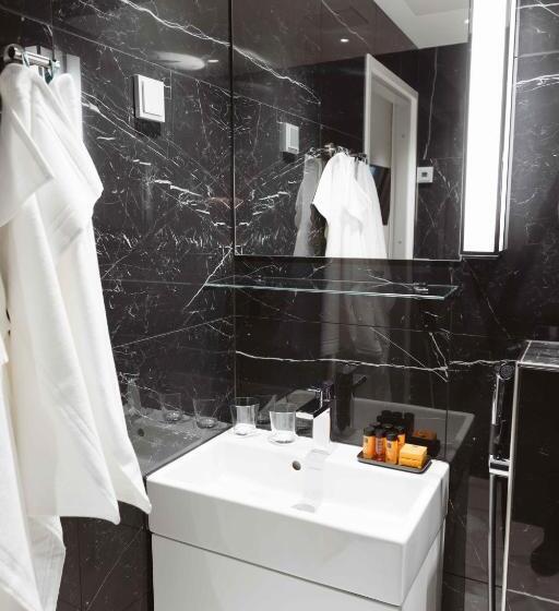 Habitació Estàndard, Bastian