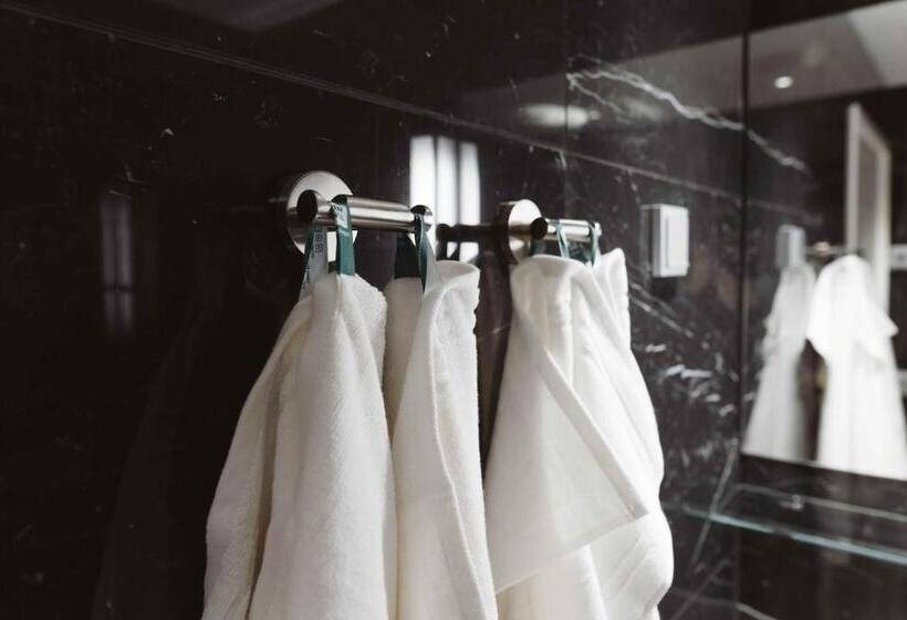 Habitació Estàndard, Bastian