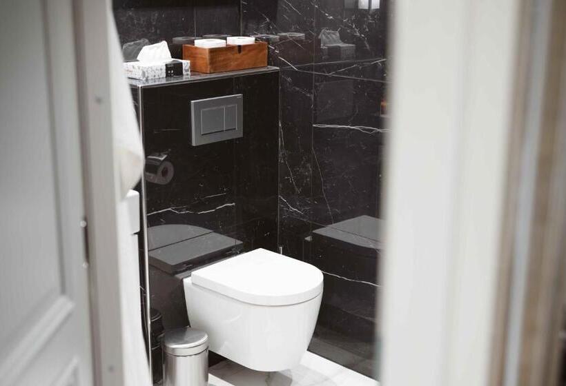 Habitació Estàndard, Bastian