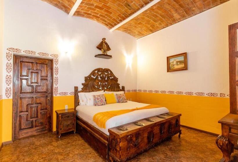 Полулюкс, Hacienda Maria Eugenio