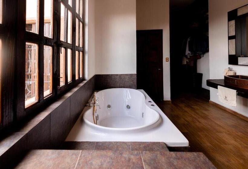 Люкс, Hacienda Maria Eugenio